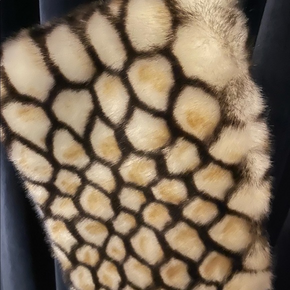 Fur wristlets Purse. - Picture 9 of 9